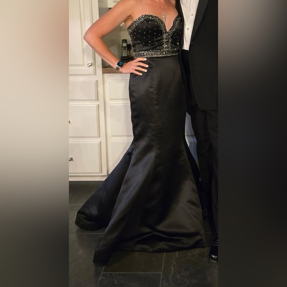 Sheri Hill design formal gown - Picture 1 of 5